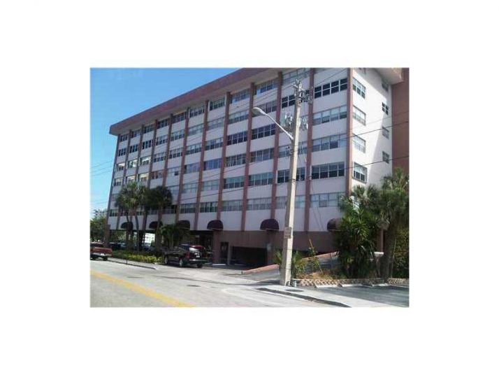 111 GOLDEN ISLES DR # F3, Hallandale, FL 33009