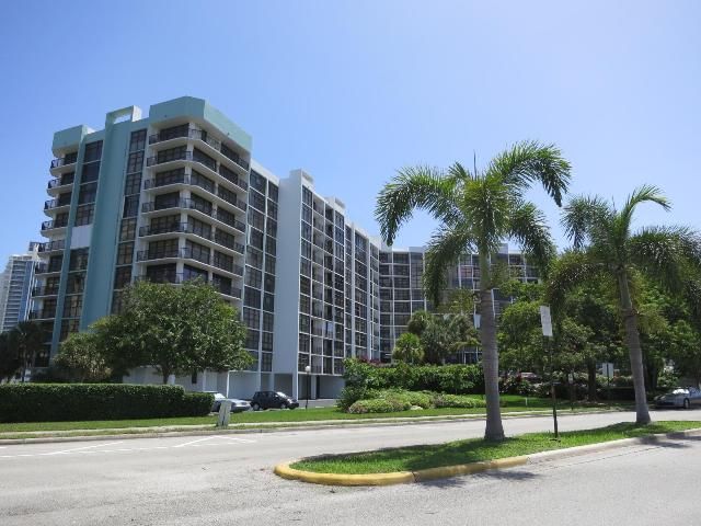 400 Leslie Dr Apt 310, Hallandale, FL 33009