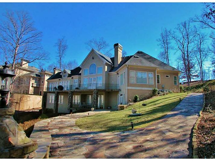 5660 Pointe West Drive, Oakwood, GA 30566