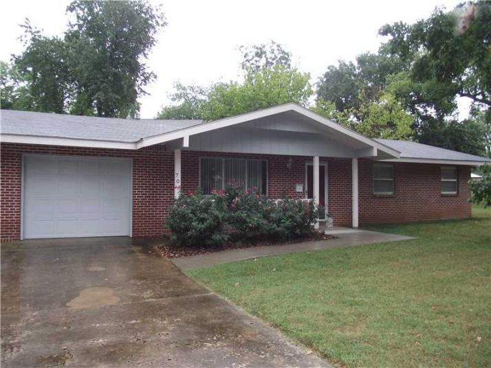 704 N MAIN ST, Bentonville, AR 72712