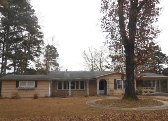 3108 W Lake Dr, Meridian, MS 39307