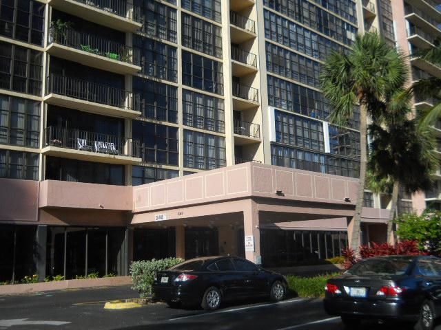 2049 South Ocean Drive Ph 5e, Hallandale, FL 33009