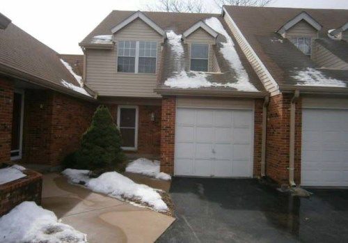 3600 Candlewyck Club Dr Apt E, Florissant, MO 63034