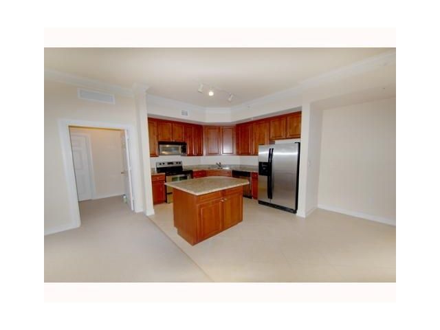 3001 NE 185 ST # 403, Miami, FL 33180