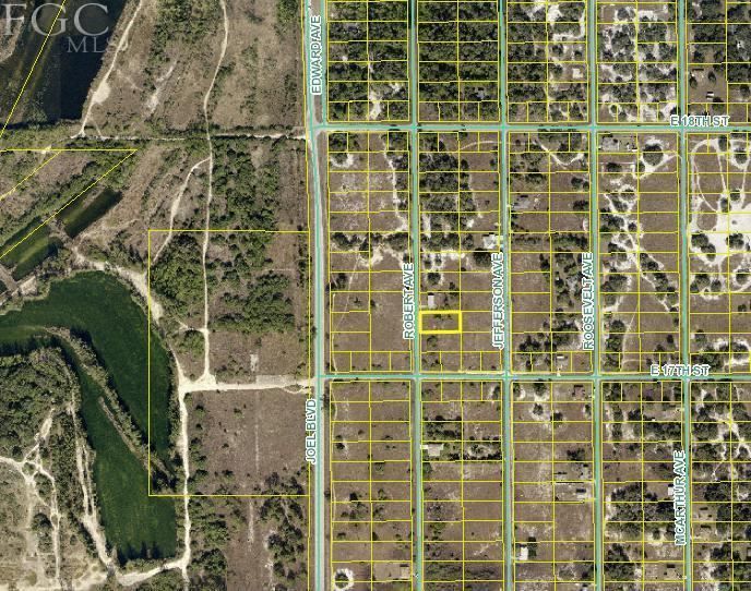 1704 Robert Ave, Lehigh Acres, FL 33972
