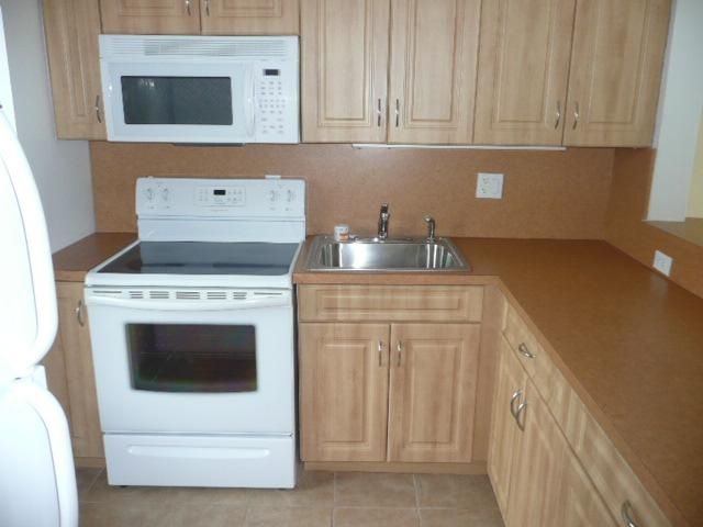 1201 HILLCREST CT # 110, Hollywood, FL 33021