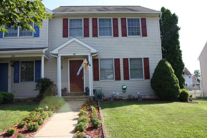 98 RED STONE CIRCLE, Reinholds, PA 17569
