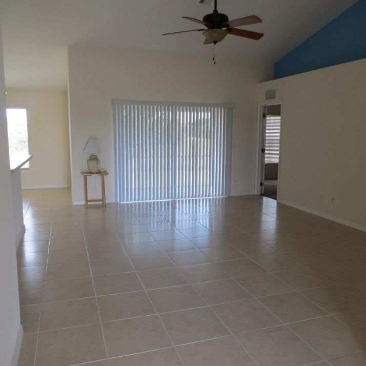 425 Picturesque Ave, Lehigh Acres, FL 33974