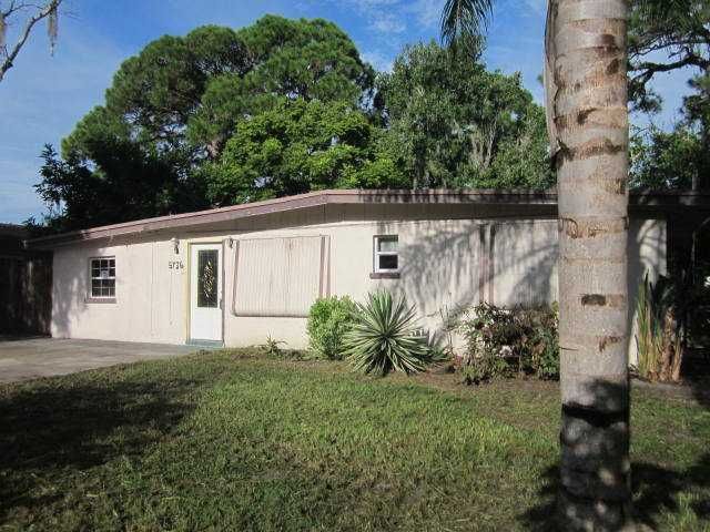 5736 2nd St W, Bradenton, FL 34207
