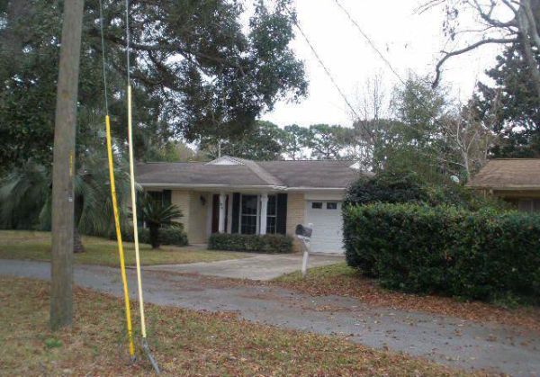 20 Oak Ln, Shalimar, FL 32579
