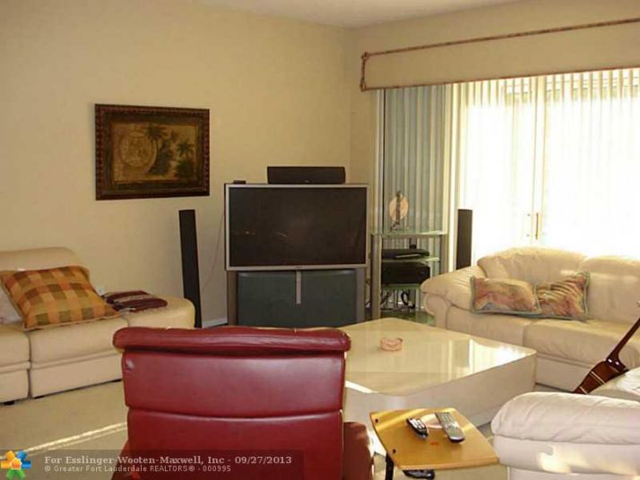 105 Half Moon Cir # D2, Lake Worth, FL 33462