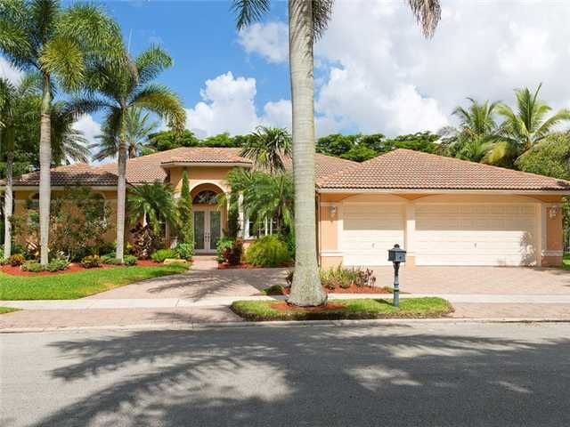 2501 MONTCLAIRE CR, Fort Lauderdale, FL 33327