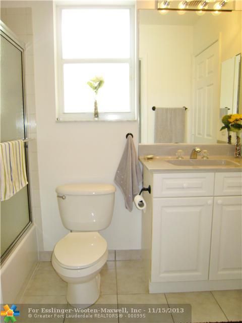 1648 VICTORIA POINTE CIR, Fort Lauderdale, FL 33327