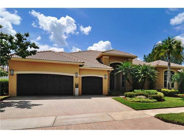 2512 MONTCLAIRE CR, Fort Lauderdale, FL 33327