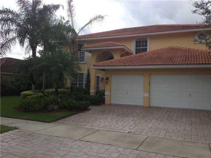 2557 JARDIN LN, Fort Lauderdale, FL 33327
