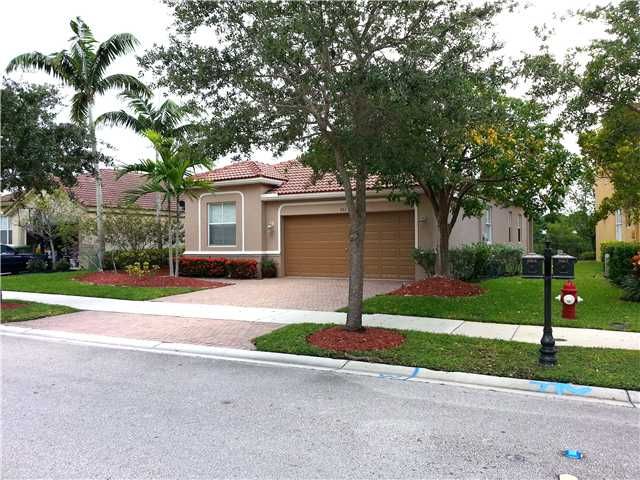 561 LIVE OAK LN, Fort Lauderdale, FL 33327