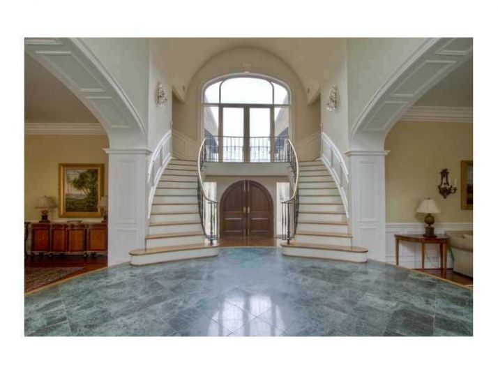 979 Buckingham Circle, Atlanta, GA 30327