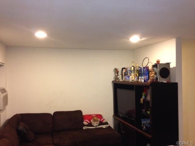 8851 Paseo St, Paramount, CA 90723