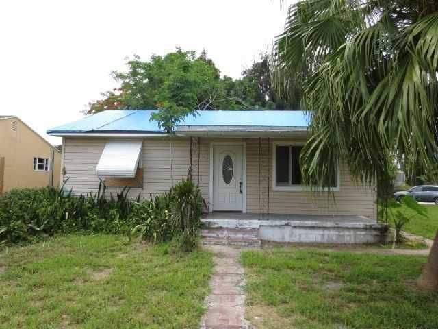 1203 Mathis St, Lake Worth, FL 33461