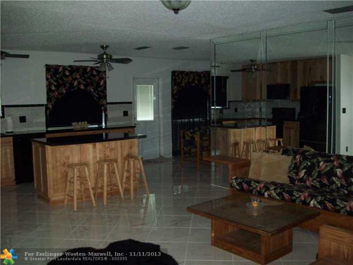 3192 SHERIDAN LN # 136, Hollywood, FL 33021