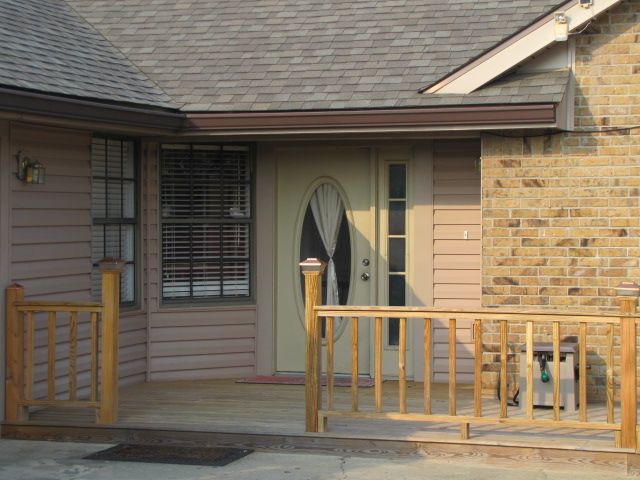 155 Lyons Dr, Leesville, LA 71446