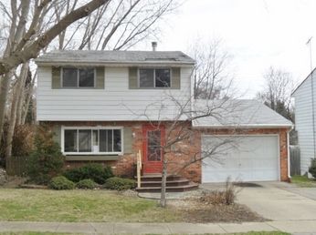 638 Elizabeth St, Milford, MI 48381