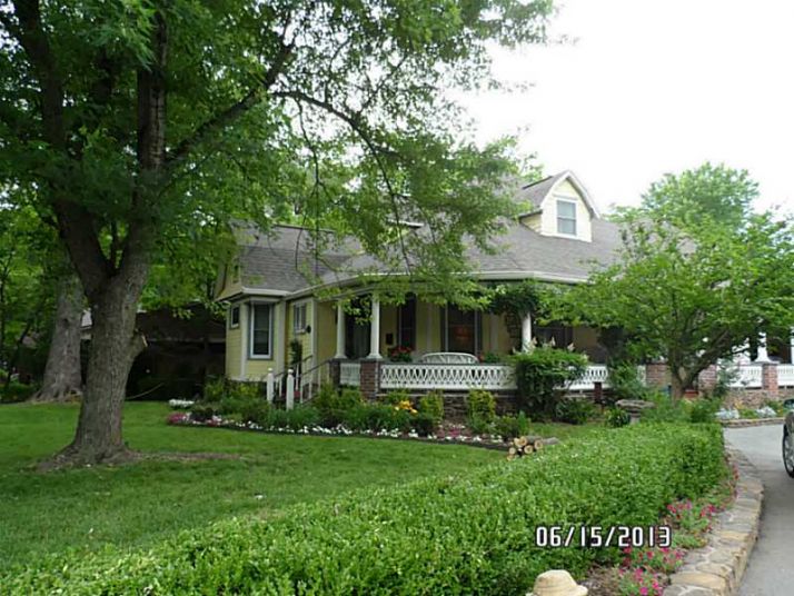 710 W CENTRAL AVE, Bentonville, AR 72712