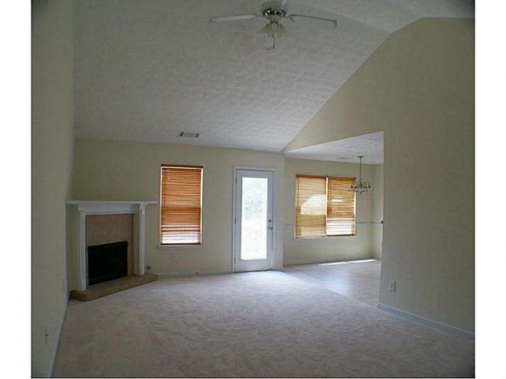 3168 Meadow Point Drive, Snellville, GA 30039