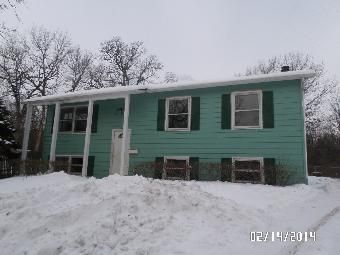 516 Sycamore Dr, Round Lake, IL 60073