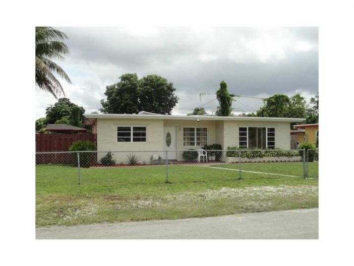 5614 CLEVELAND ST, Hollywood, FL 33021