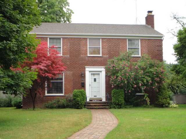 1398 Whittier Rd, Grosse Pointe, MI 48230