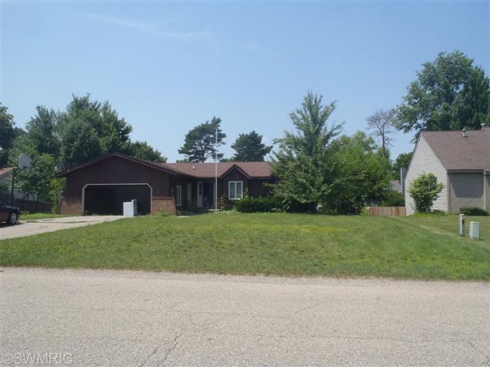 7151 Michael Dr, Hudsonville, MI 49426