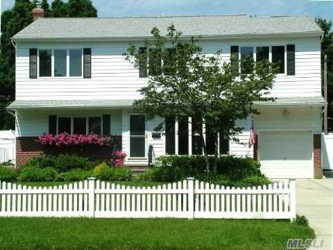 3 Richmond Place, Commack, NY 11725