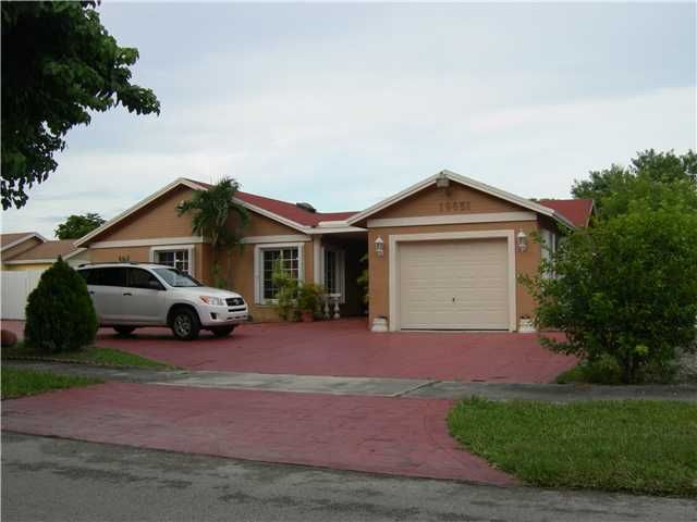 19651 NW 57 PL, Hialeah, FL 33015