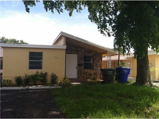 5902 THOMAS STREET, Hollywood, FL 33021