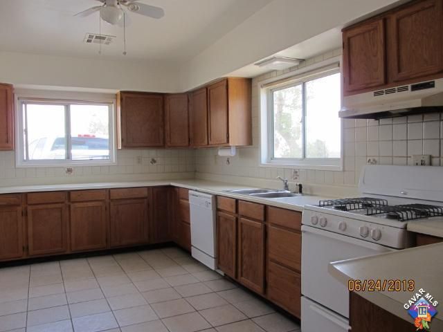 48801 97th St E, Lancaster, CA 93535