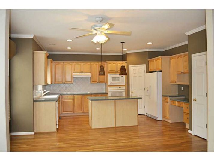 433 Old Deerfield Lane, Woodstock, GA 30189