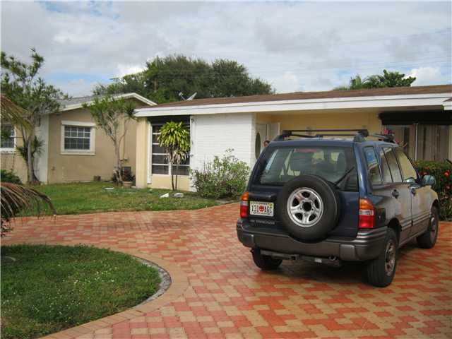 6621 COCONUT DR, Hollywood, FL 33023