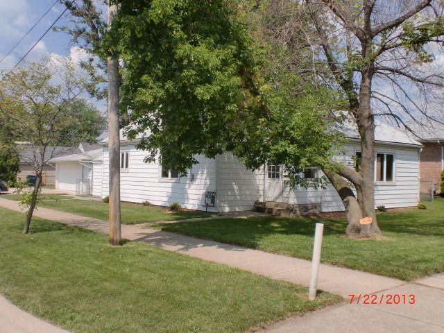 6956 W 97th St, Oak Lawn, IL 60453