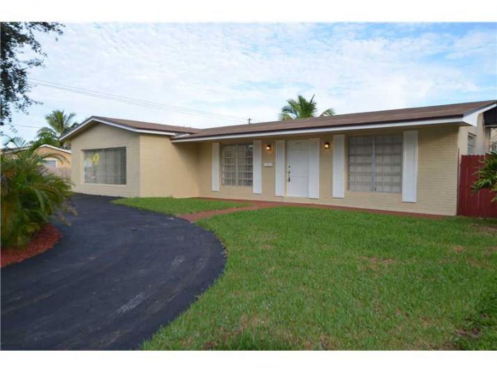 4915 JOHNSON ST, Hollywood, FL 33021