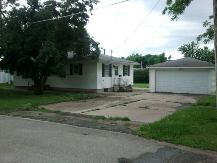 804 E 11th Street, Vinton, IA 52349