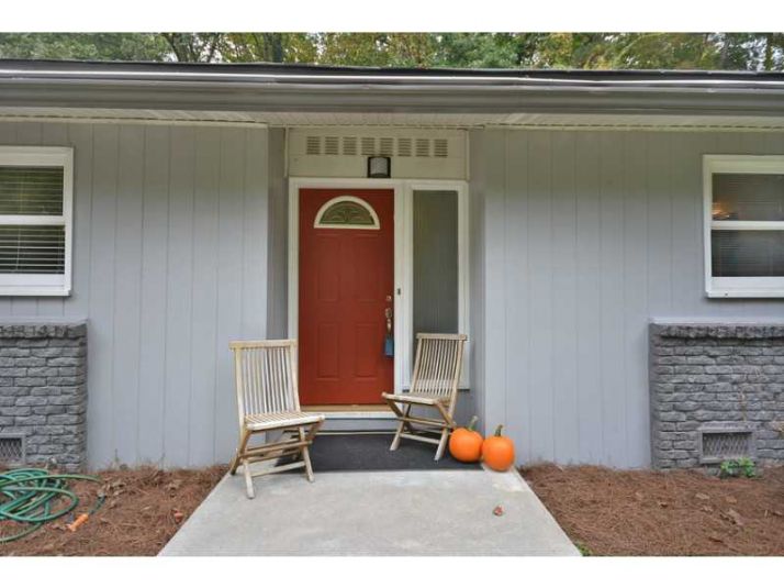 1423 Brook Valley Lane Ne, Atlanta, GA 30324