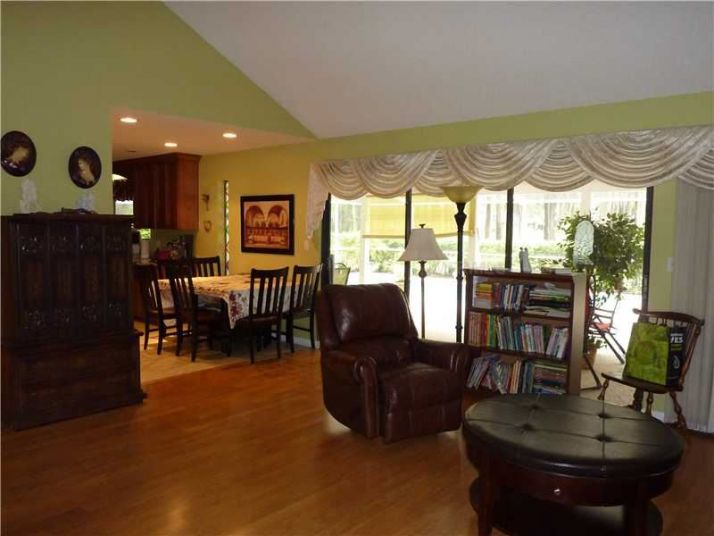 4105 Carrollwood Village Dr, Tampa, FL 33618