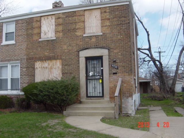 9711 S Hoxie Ave, Chicago, IL 60617