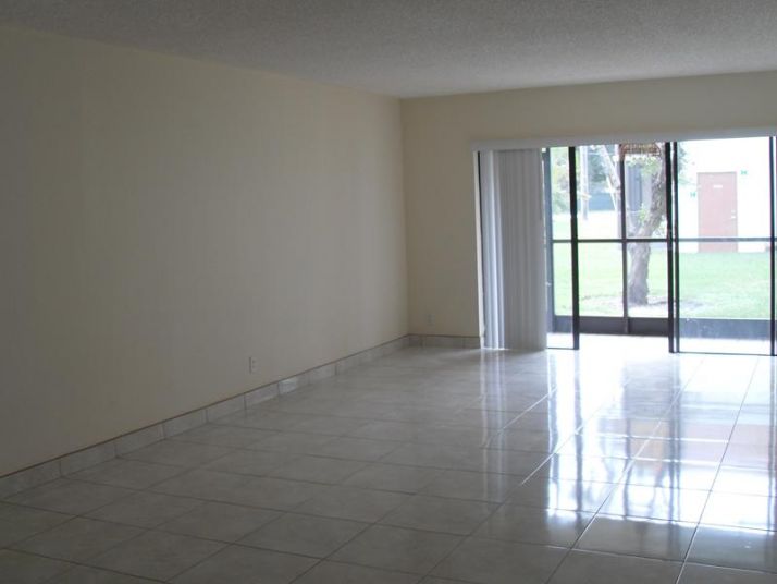 16411 BLATT BL # 105, Fort Lauderdale, FL 33326