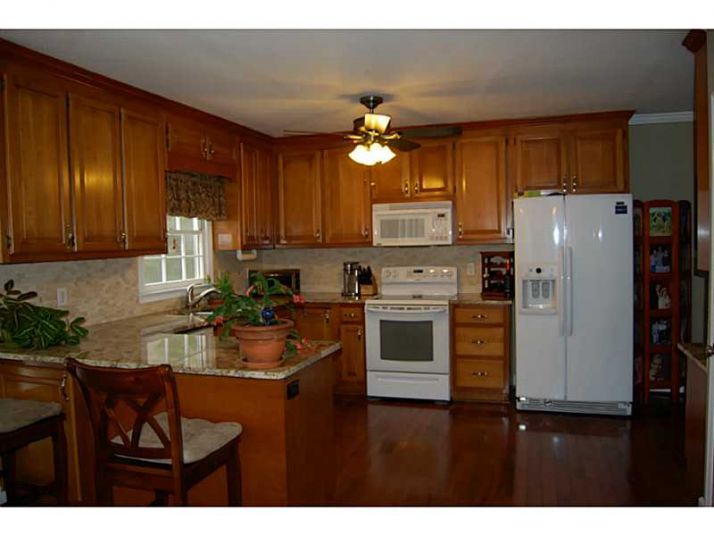 824 Bermuda Run, Woodstock, GA 30189