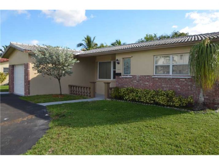 5131 SARAZEN DR, Hollywood, FL 33021