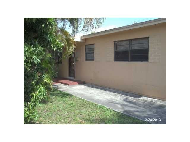 4041 W 8 AV, Hialeah, FL 33012