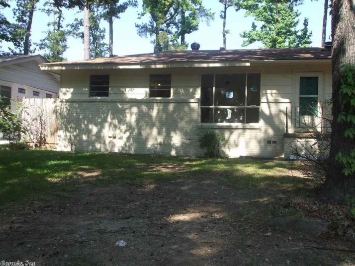 33 Exeter Dr, Little Rock, AR 72209