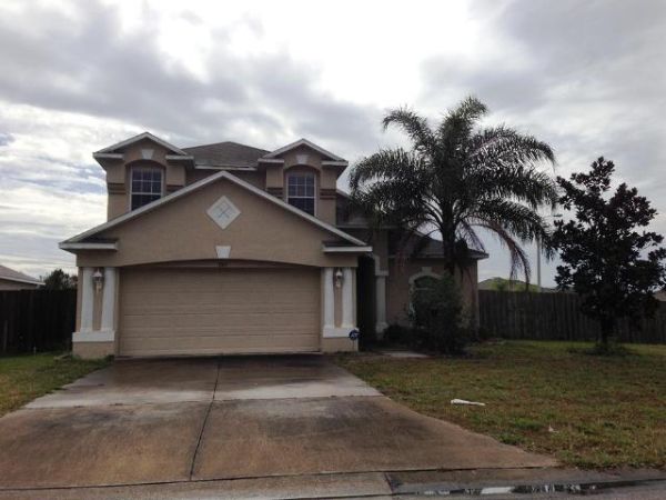 3415 Berry Blossom Ln, Plant City, FL 33567